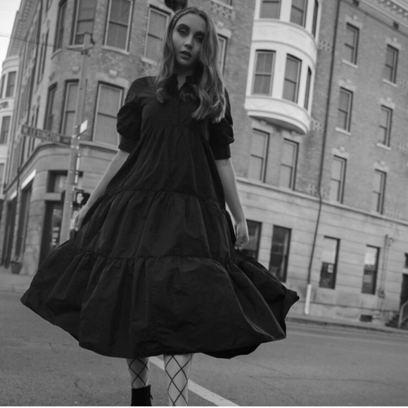 zara dress with voluminous sleeves